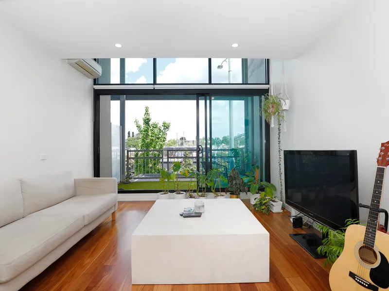 Lovely light-filled and spacious split-level apartment