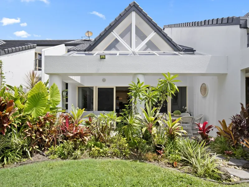 LUXURIOUS RESORT STYLE LIVING