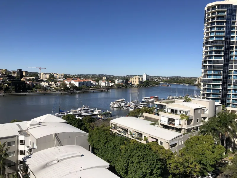 Kangaroo Point Furnished Riverside Apartment