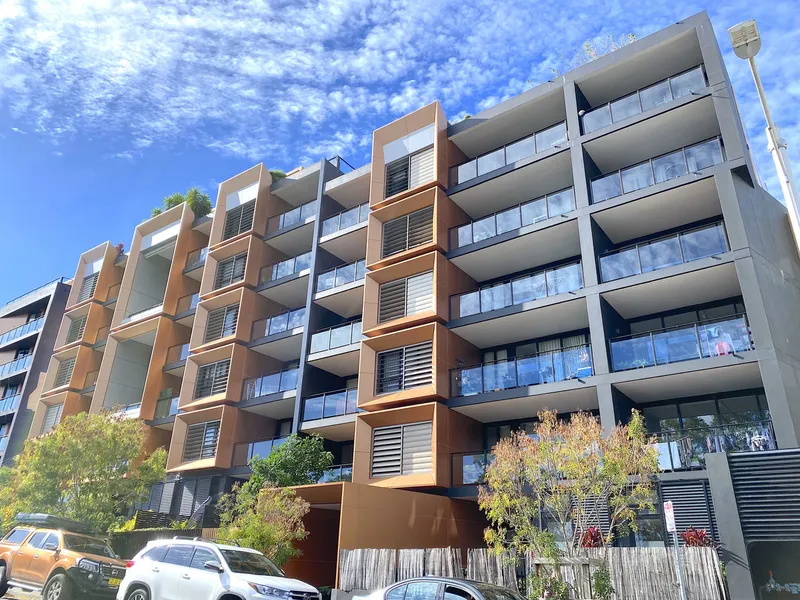 Boutique 2-Bed Living, Close to Train Station, Ferry and Shops