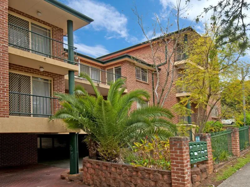 2 BEDROOM UNIT IN THE HEART OF WESTMEAD