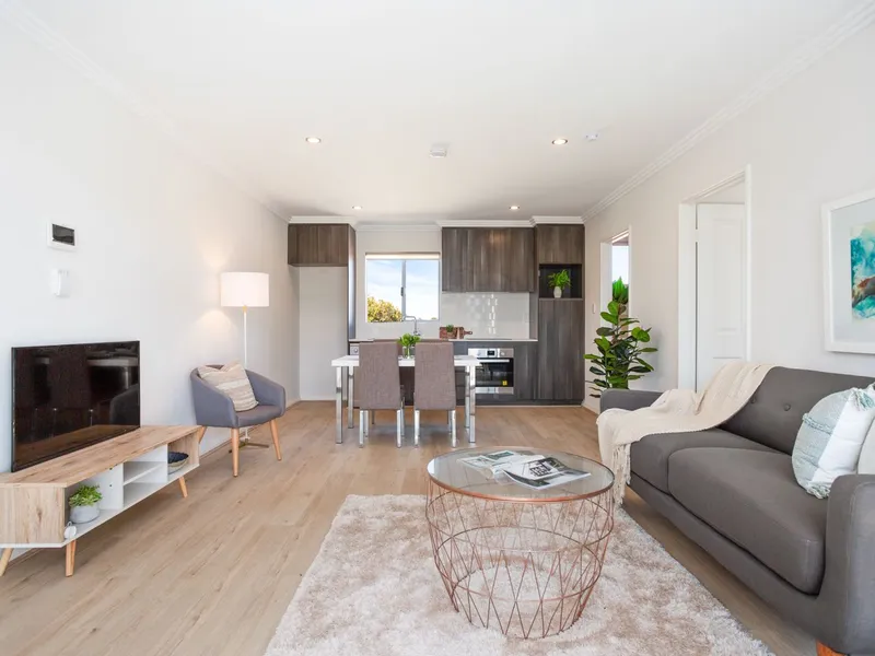 Large Executive Apartment - Unfurnished