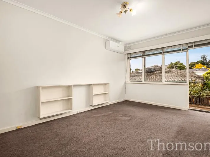 Bright and sunny top floor apartment