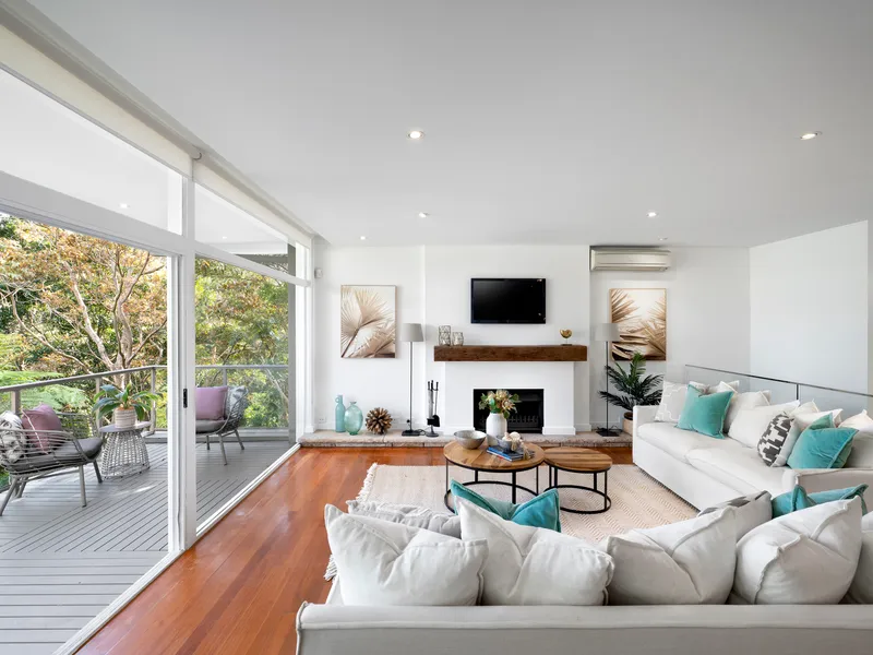 Sophisticated Bushland Retreat in Prized Setting