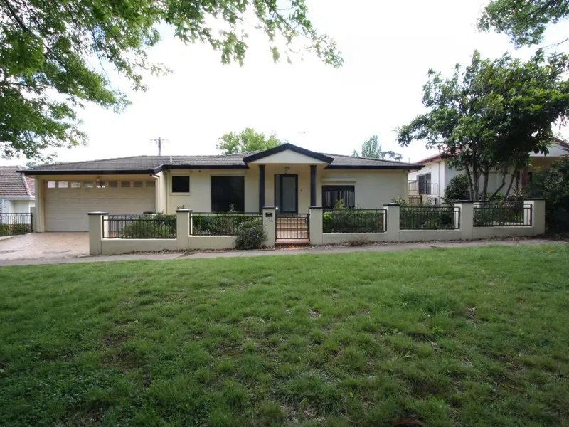 3 bedroom ensuite home in fantastic location! Easy access to Ainslie Avenue & Canberra Centre