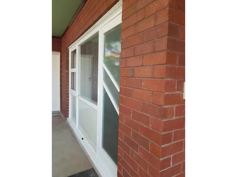 Sunny and bright one bedroom unit in great location.