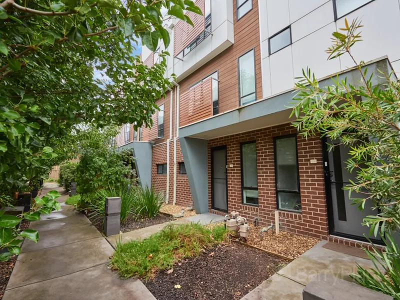 2 BEDROOM 3 LEVEL HOUSE