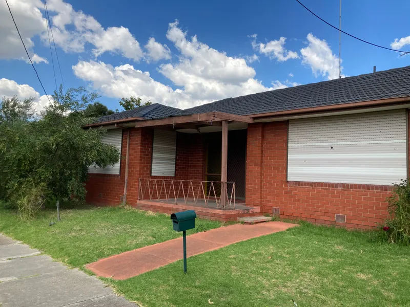 WALKING DISTANCE TO ALL!