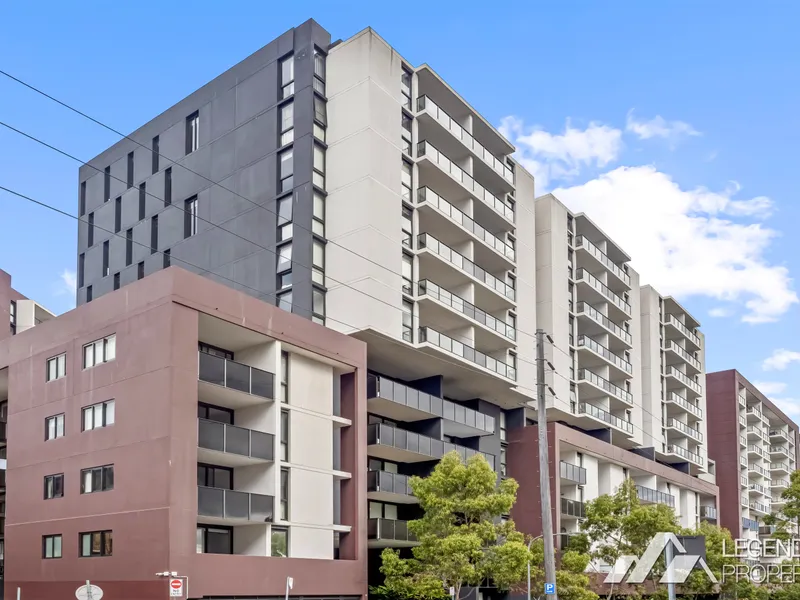 Perfect spacious one bedroom with Study Located in the Prime Location