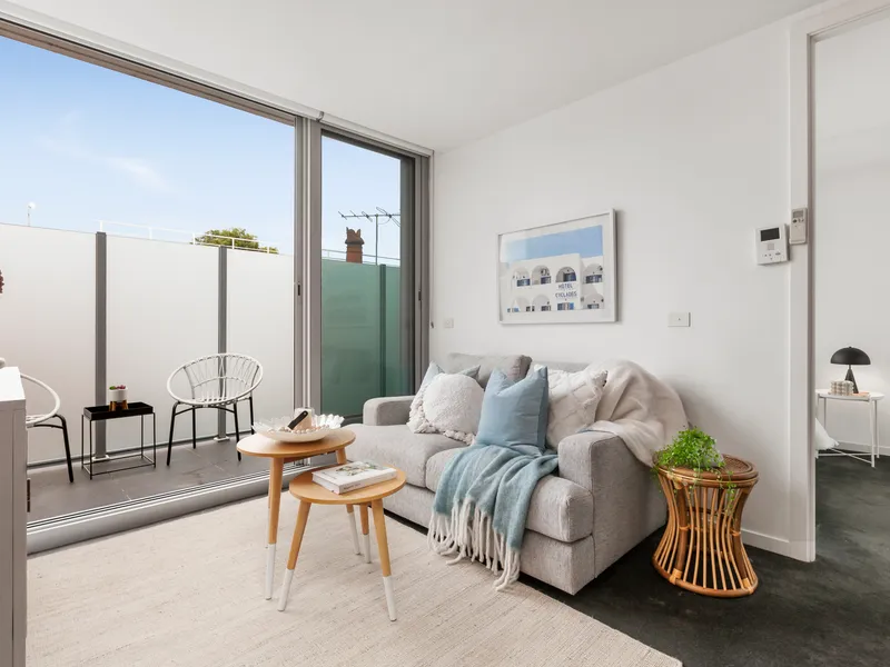 Stylish One-Bedroom, Moments From All St Kilda Has To Offer