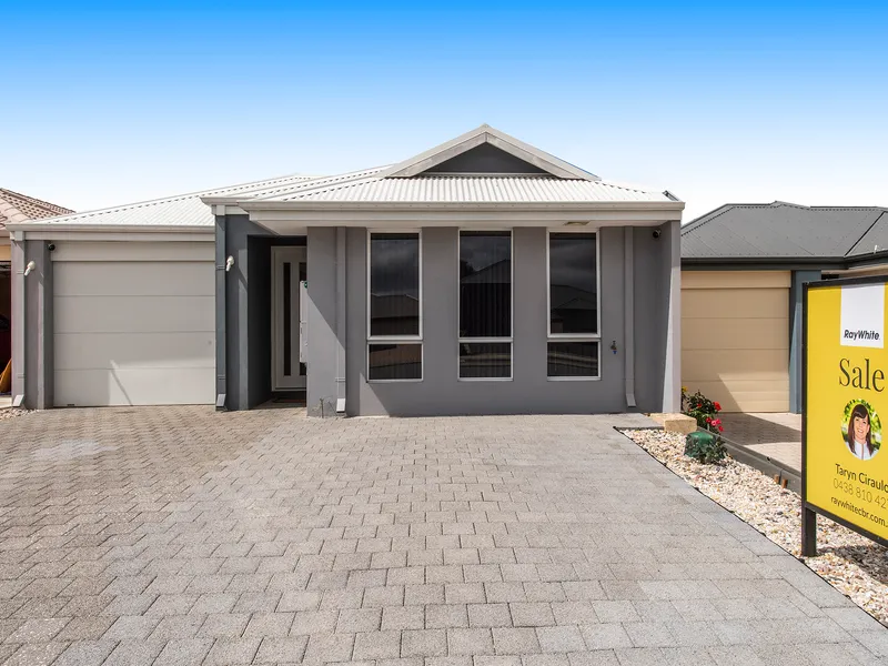 PERFECTLY PRESENTED STARTER HOME OR DOWN-SIZER!!
