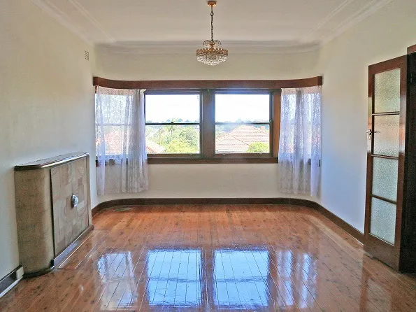 Large 3 Bedrm Home, Polished Floors, Close to transport, Convenient Location 