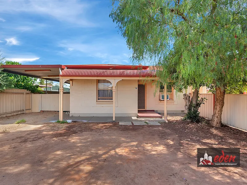 Investors/Developers/Families  -3 bedrooms with so much land!