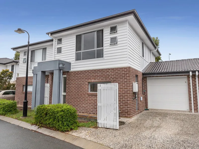Contemporary & Convenient Townhouse