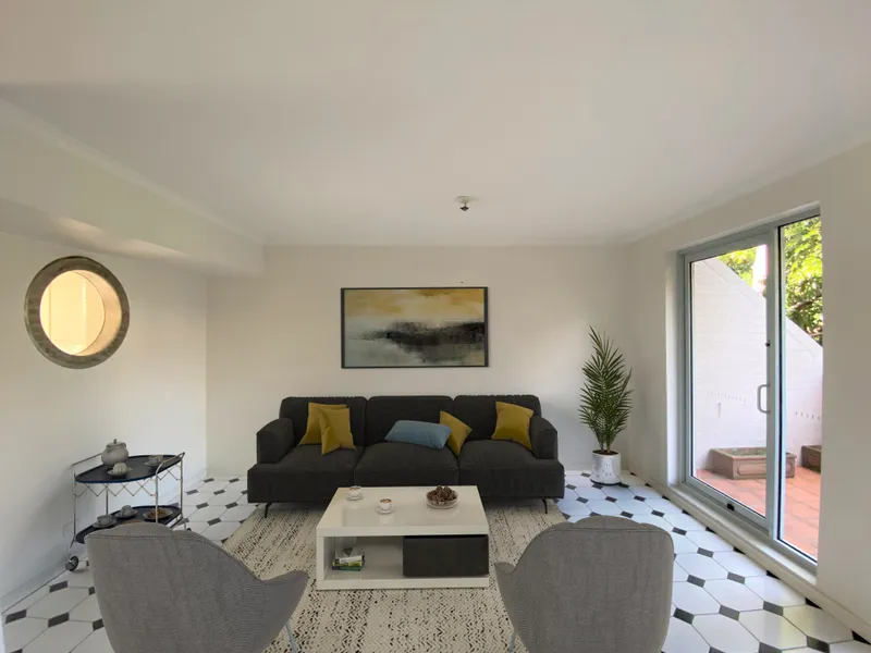 PRIME LOCATION - SPACIOUS SUNNY TOWNHOUSE