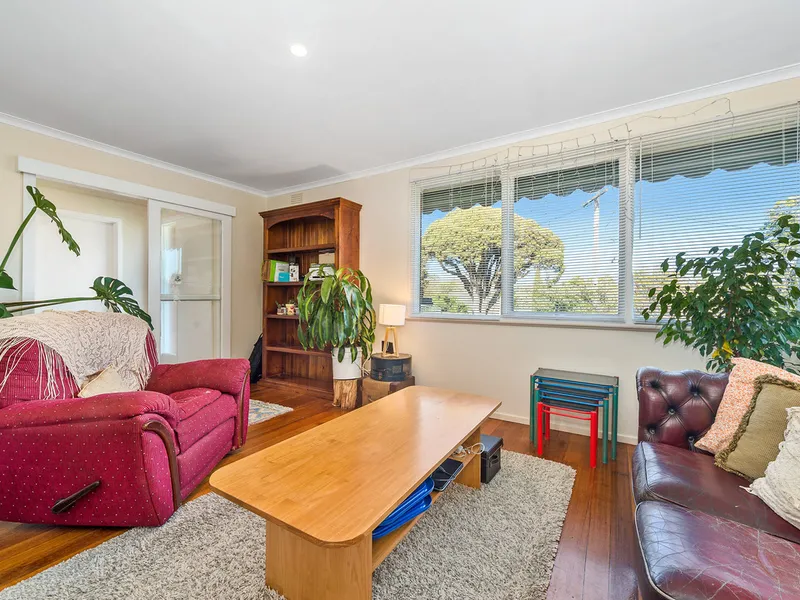 2 Bdrm PLUS Study, 1 Bath family home - Near Schools and Shops, Polished Floorboards