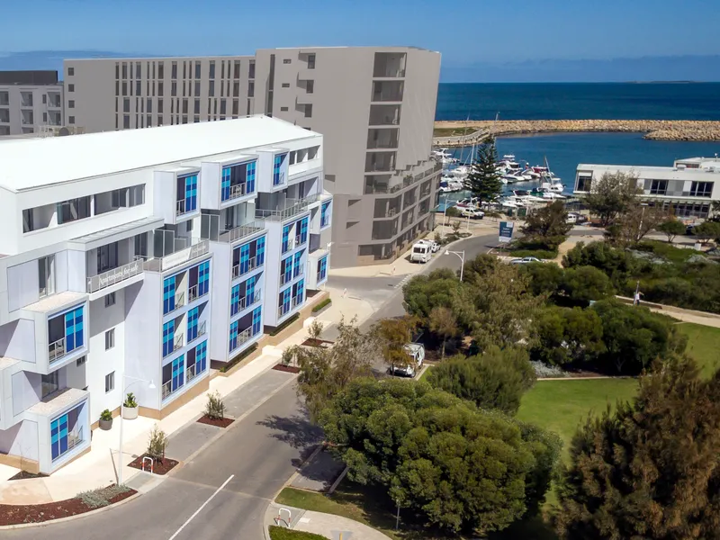 TWO BEDROOM 150M FROM BEACH IN AWARD-WINNING BUILDING