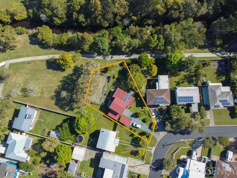Acreage lifestyle in Margate - with tennis court