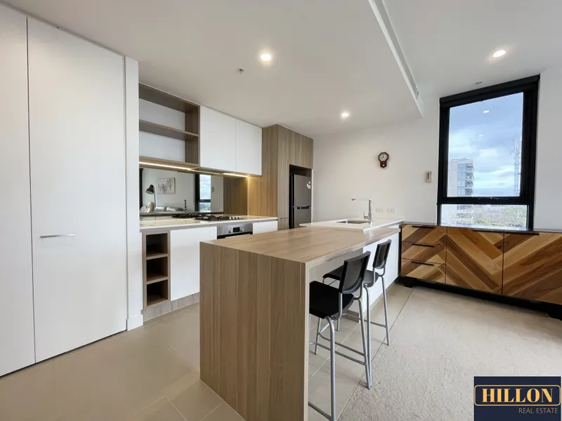 EXECUTIVE LIVING IN THE HEART OF BOX HILL (FURNISHED)