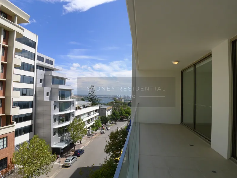 Magnificent 2 Bedroom Apartment in Great Location with New Floorboard- Atria