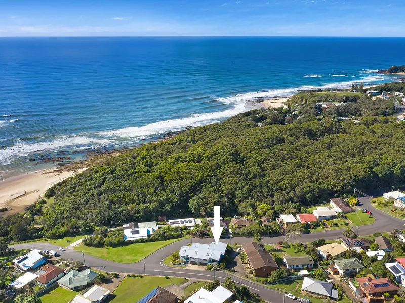 Relaxed coastal convenience footsteps to the beach