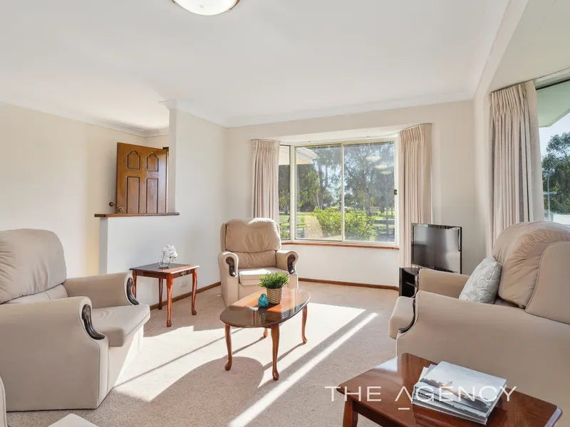 Spacious Custom Built Home Opposite Dorrigo Park