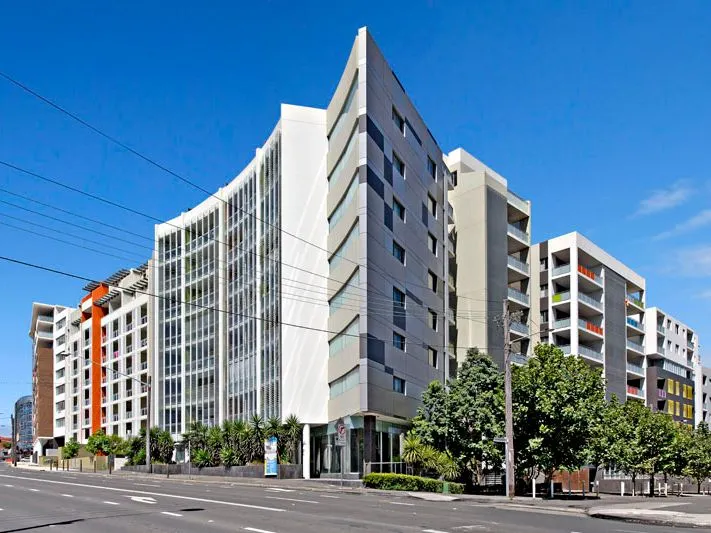 Furnished Modern 1 Bedroom Apartment In Prime Location Available To Move In Now!!