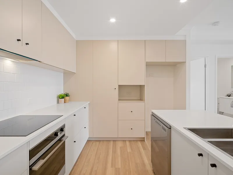 Near new Apartment with stunning views!