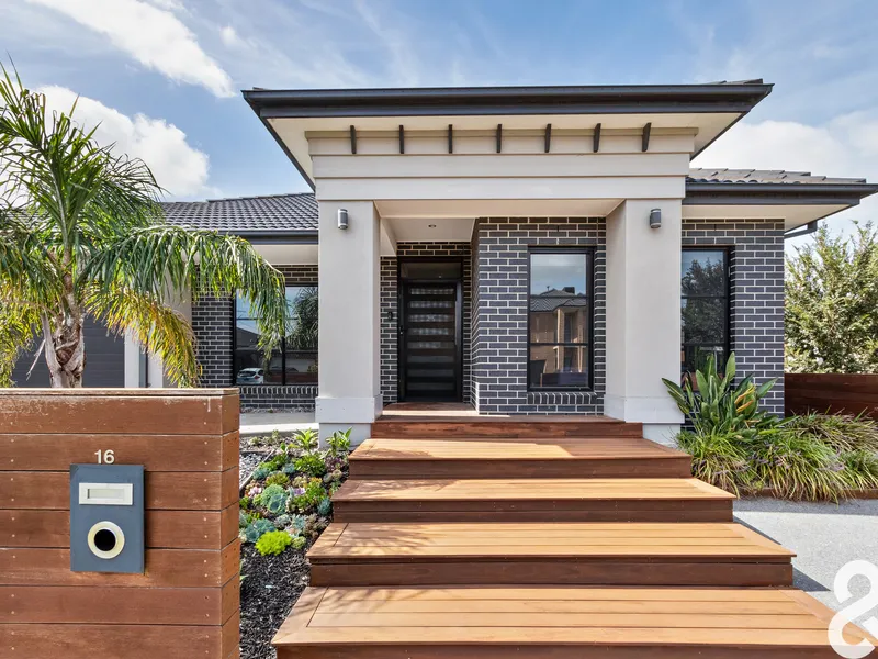 WHEN SIZE, STYLE & LOCATION REALLY MATTER & FULLY FURNISHED