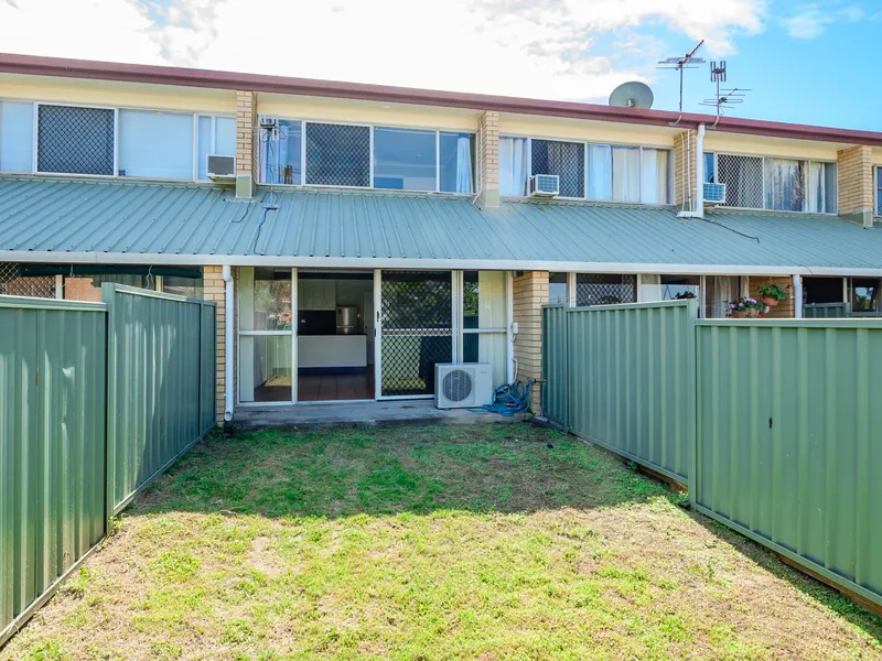 NEAT & LOW MAINTENANCE TOWNHOUSE IN GLADSTONE CENTRAL