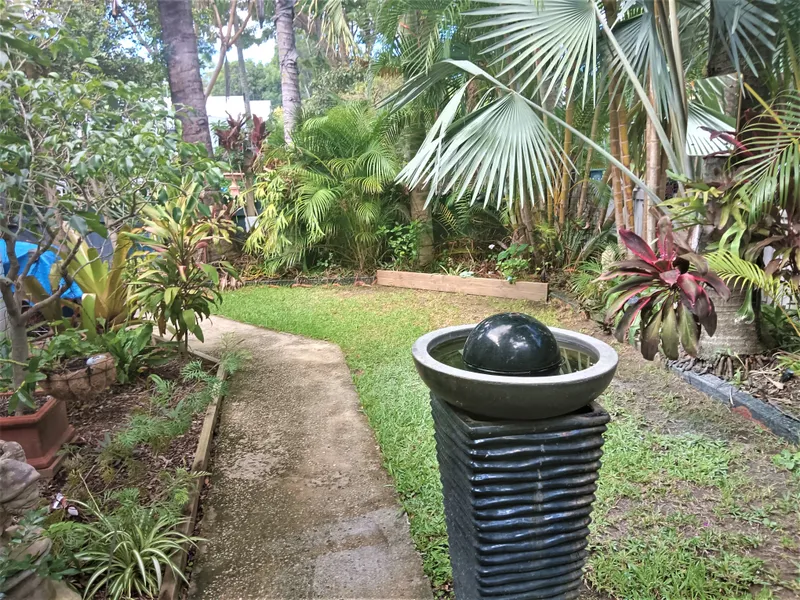 WALK TO BEACHES - LOTS OF FEATURES!