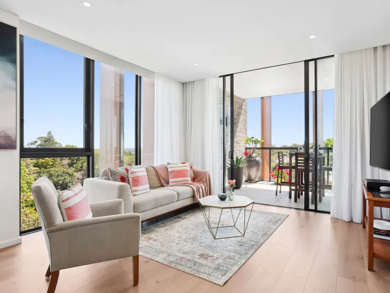 Deluxe brand new apartment commanding prime position