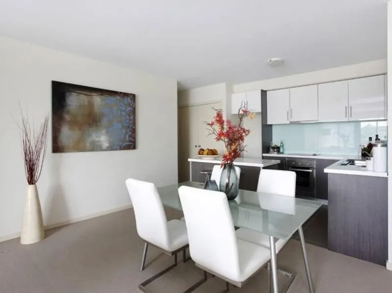 IMPRESSIVE TOWNHOUSE