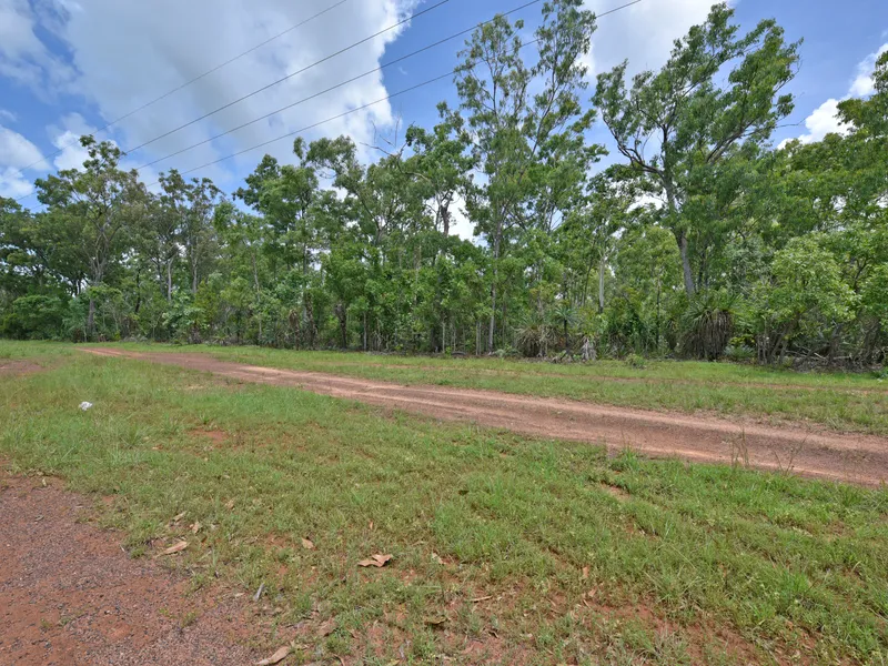 Colossal Vacant Lot in Dundee Beach