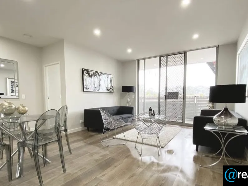 Walking distance to station and shops