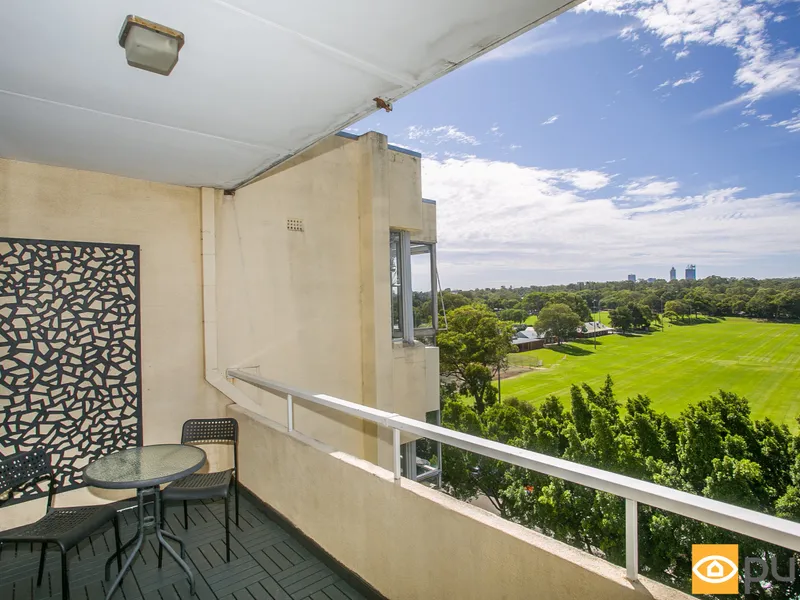 TOP FLOOR UNIT WITH PARK VISTAS