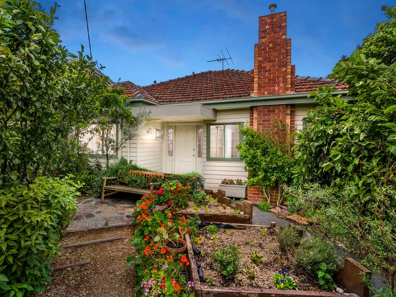 Tranquil Urban Living In Sought-After West Footscray