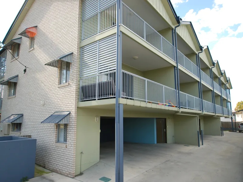 Block of 6 Apartments - Each 176m2 in Size