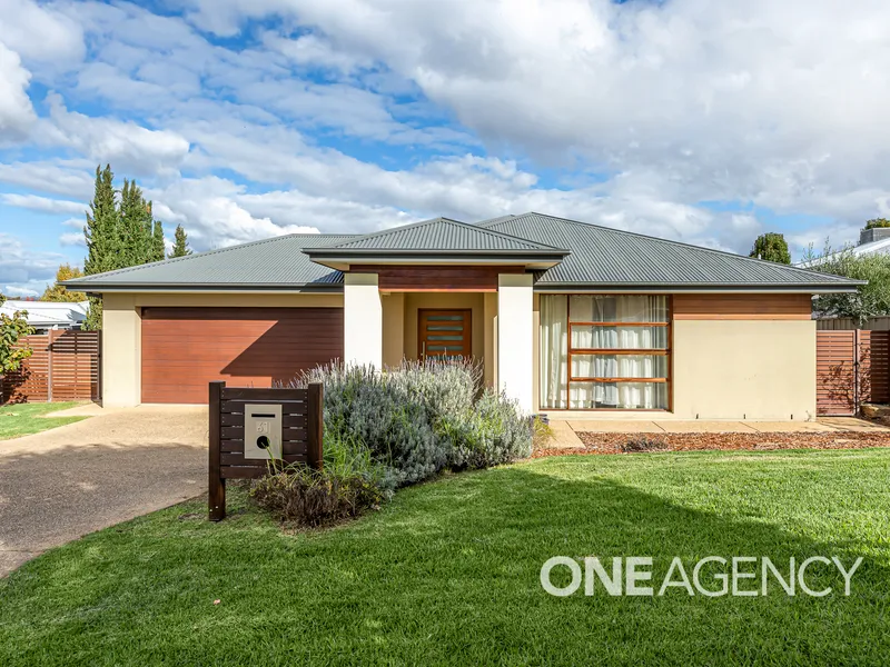 GREAT FAMILY LIVING IN TATTON