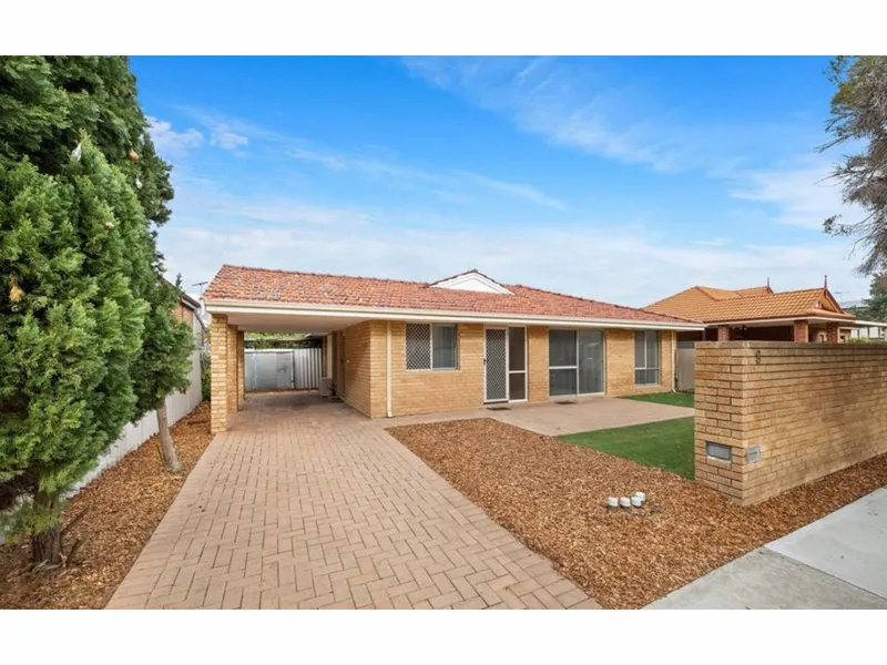 POSITION PERFECT IN VIC PARK!