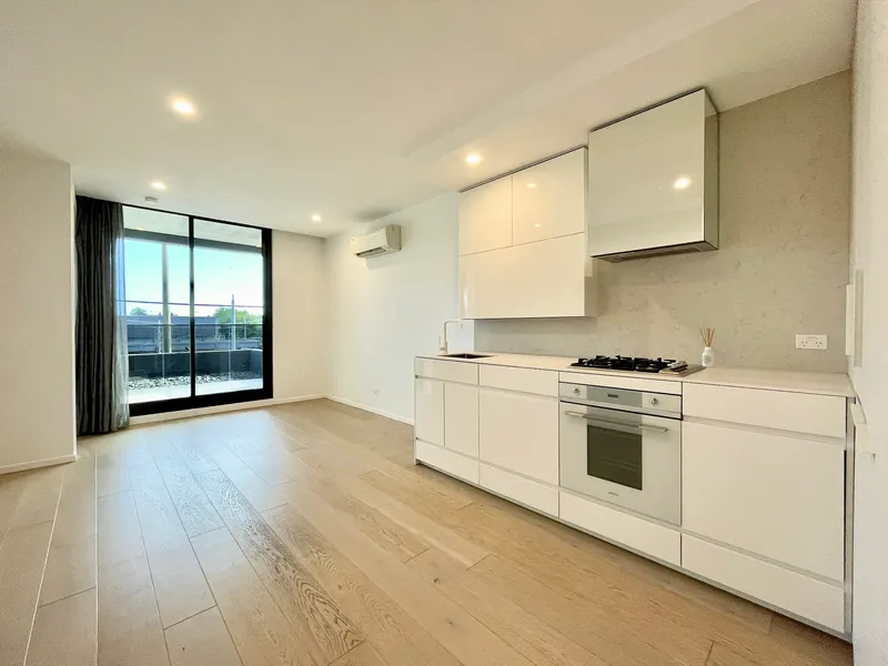 PERFECTLY LOCATED, BRIGHT & MODERN ONE BEDROOM APARTMENT | HODGES CAULFIELD