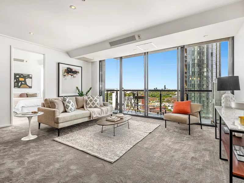 Oversized inner-city oasis in the exclusive Victoria Tower