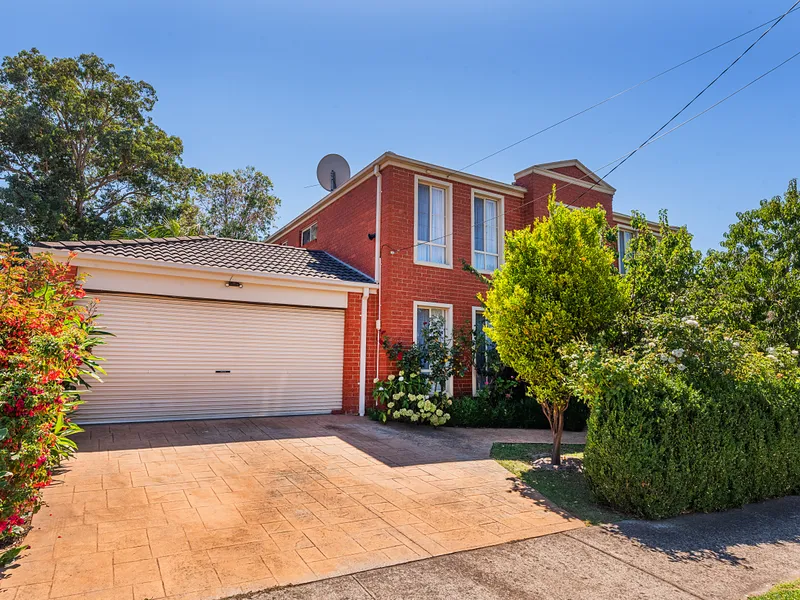 SPACE & COMFORT TO PLEASE ANY LARGE FAMILY