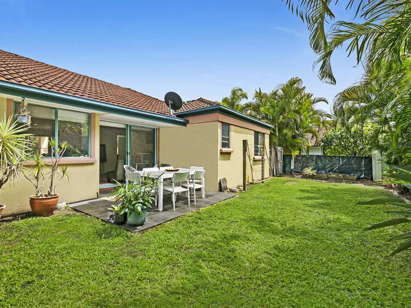 LOWSET VILLA, GOOD SIZE BACKYARD! 