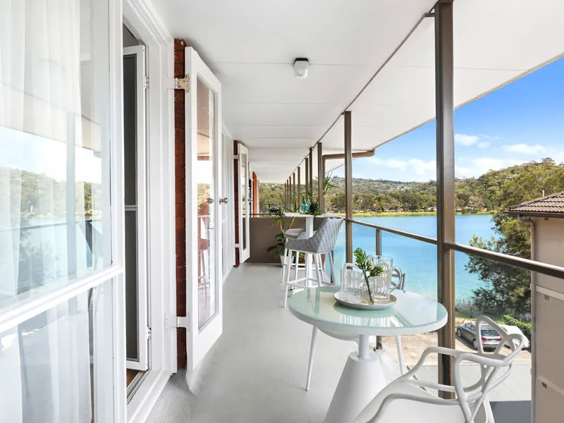 Sunny Newly Transformed Retreat, Absolute Lakefront Block