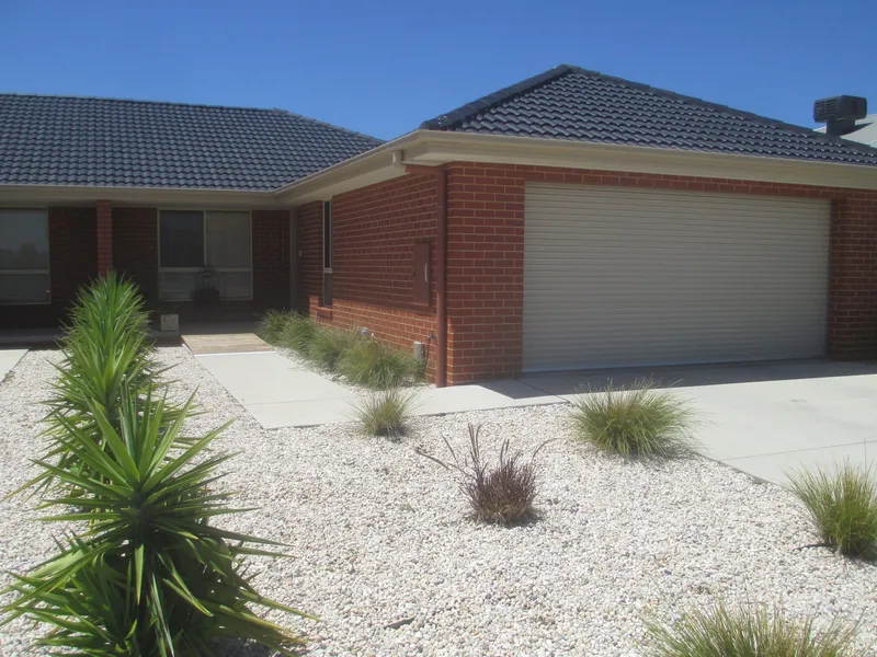 NEATLY STYLED TOWNHOUSE