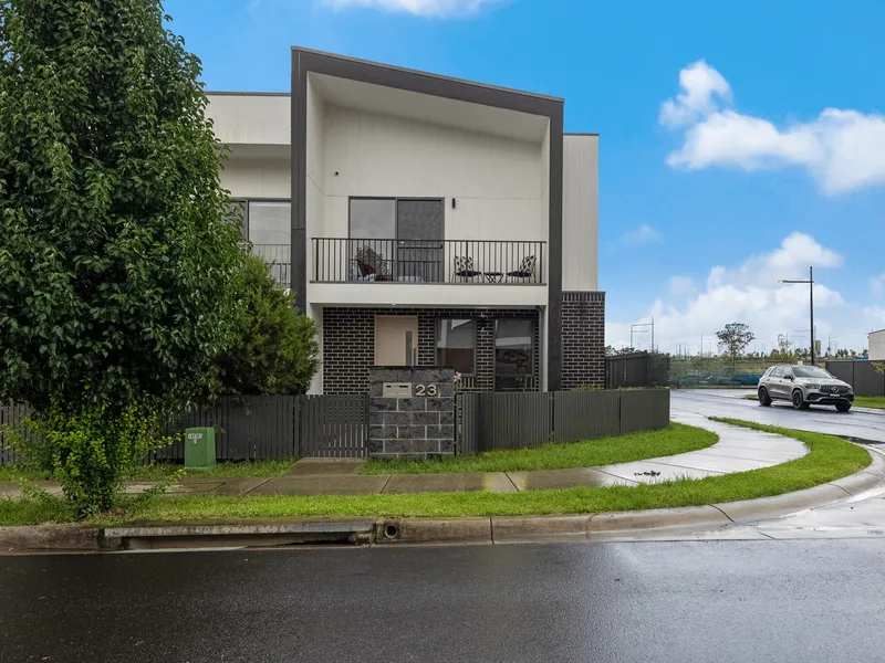 Contemporary Lifestyle in the Ever-Popular Altrove Estate situated within a 5 minute walk to Schofields Train Station