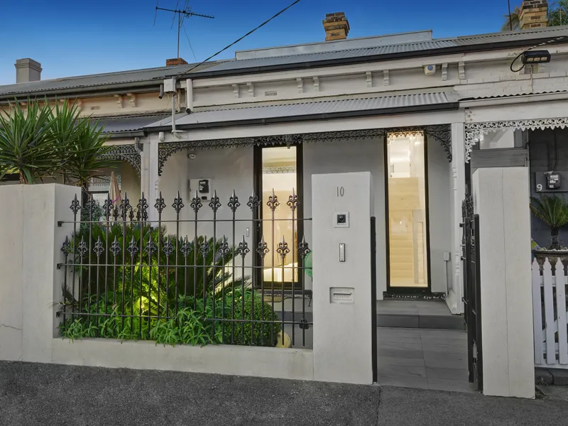 Introducing a Masterpiece of Luxury Living on the Waterfront!