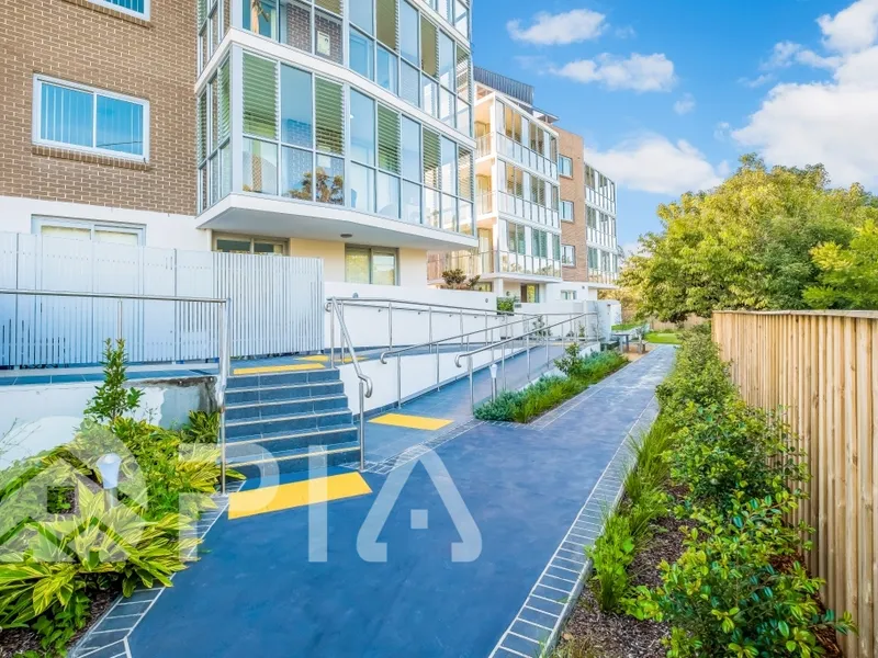 Modern Spacious 3 Bedrooms Penthouse Apartments In Prime Location For Lease!!