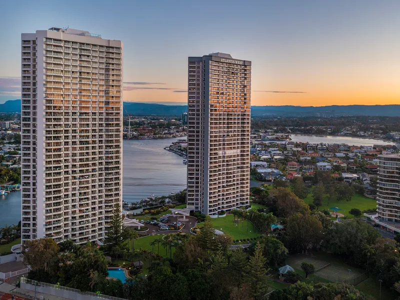 Stunning 3 Bedroom Paradise Waters Apartment Set Amongst Around 7.5 Acres Of Beautifully Maintained Gardens On The Nerang River